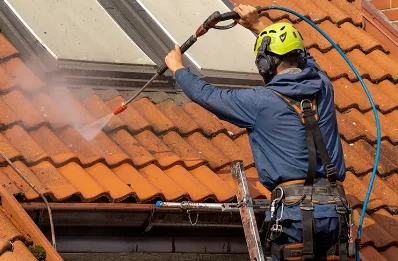 Démoussage et hydrofuge de toiture à Saumane